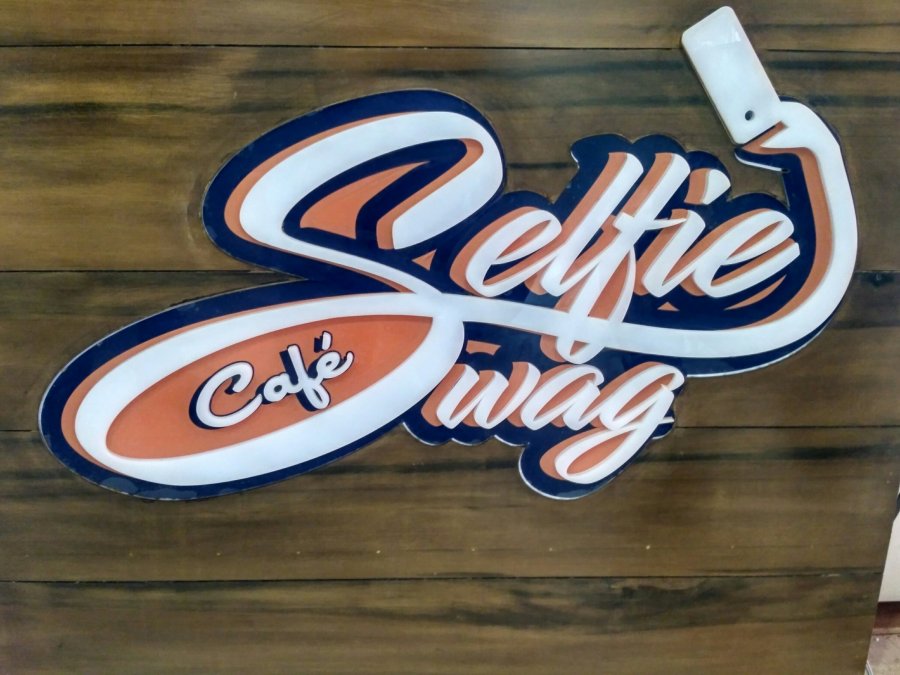 Selfie Swag Cafe 📷